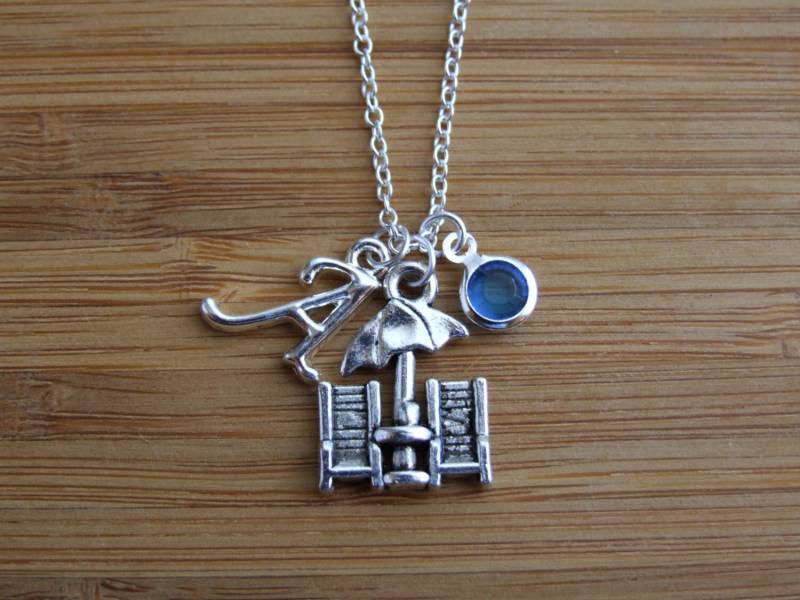 Sitzplatz Am Strand Halskette, Regenschirm Personalisierte Erste Geburtsstein Liebhaber Geschenk von SunnyCharms