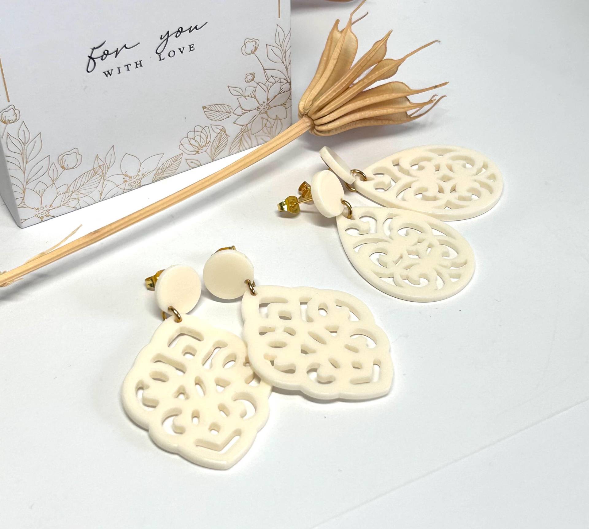 Hängeohrringe Resin Ornamente Tropfen Barock Boho Statement Ohrringe Gross Ornament Mit Edelstahlstecker Allergiker Geeignet Beige von SunnyKreativShop