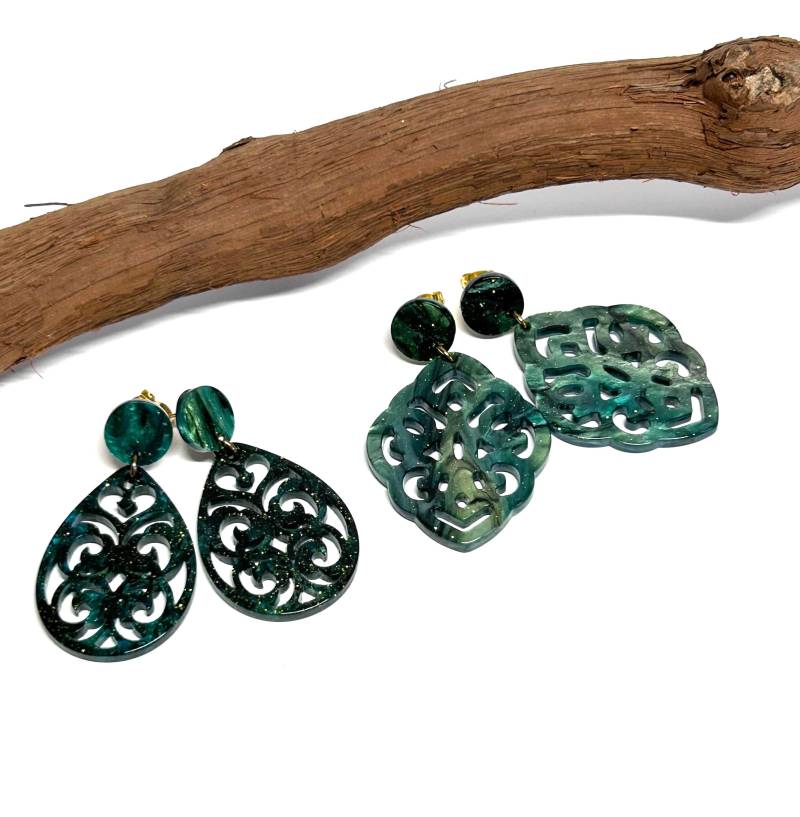 statement Ohrringe Gross Barock Ornament Boho Grün Marmoriert Mit Goldflitter Edelstahlstecker Allergiker Geeignet Resin Lackohrringe von SunnyKreativShop