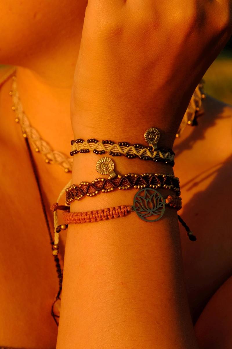 Makramee Armband Mit Anhänger von SunnyMacraSoul