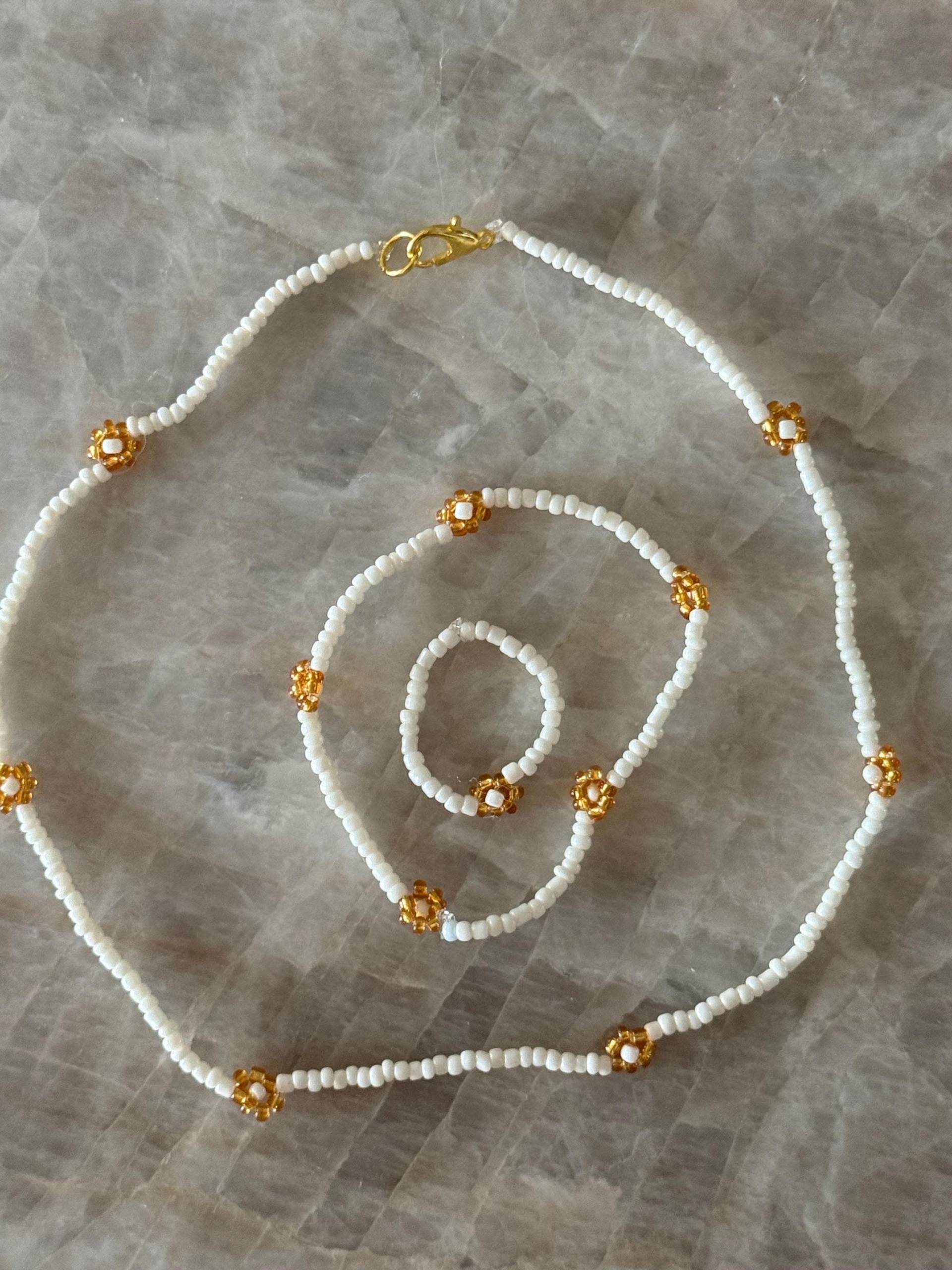 Blümchen Perlenschmuck Blümchen Perlenschmuck von SunnySalty