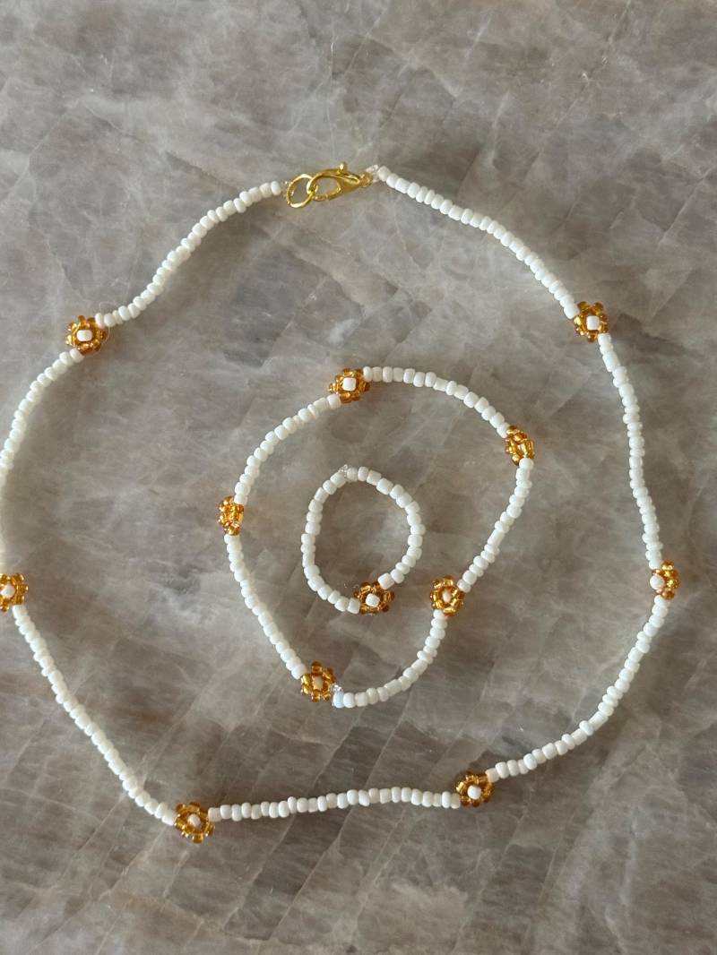 Blümchen Perlenschmuck Blümchen Perlenschmuck von SunnySalty