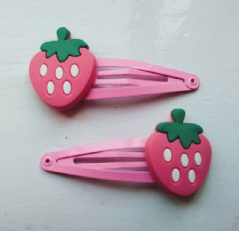 Erdbeer Snap Haarspangen - 2Er Pack Pink Erdbeer Snap Haarspangen - 2Er Pack Pink von SunnySlideUp