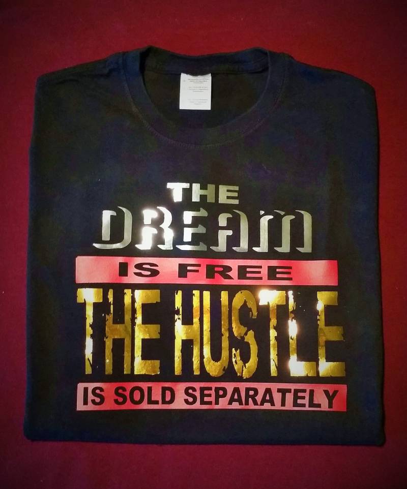 Der Traum Ist Frei The Hustle Verkauft Separat Tshirt Der Traum Ist Frei The Hustle Verkauft Separat Tshirt von SunriseCustoms