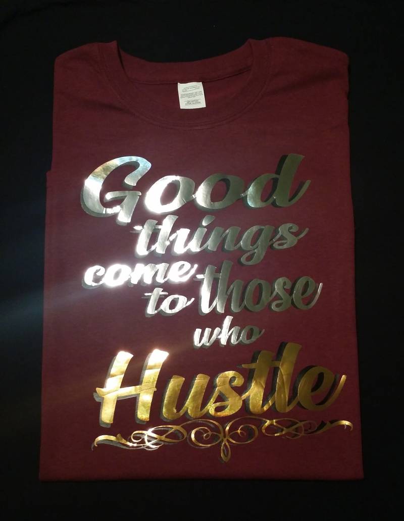 Gute Dinge Kommen Zu Denen, Die Hustle Tshirt Gute Dinge Kommen Zu Denen, Die Hustle Tshirt von SunriseCustoms