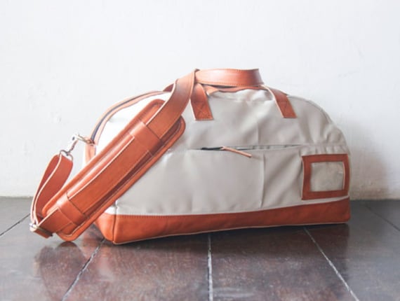 Duffle Tasche Oder Wochenendtasche Aus Canvas Und Leder Für Männer Frauen, Sport - Turnbeutel, Reise-Holdall in Verblasst Weiß von SunriseNomad