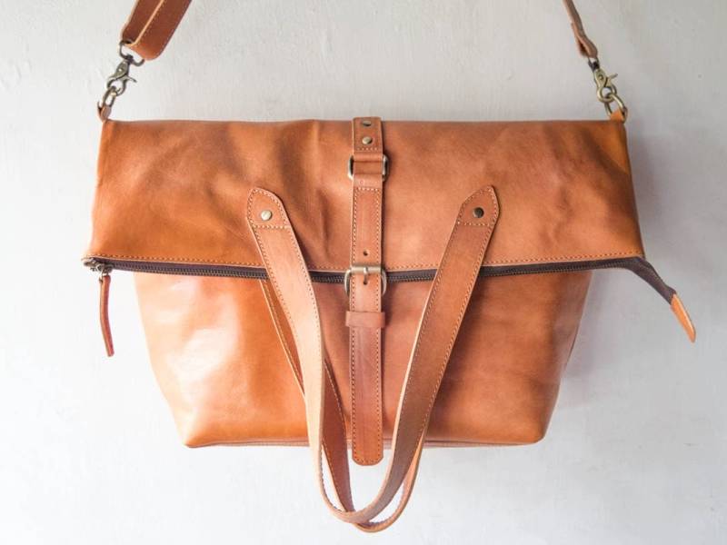 Gegerbte Farbe - Echtes Leder Botenstoff Einkaufstasche Pflanzlich Gegerbtes Mit Canvas-Futter, Top-Reißverschluss, Riemenschnalle Unisex von SunriseNomad