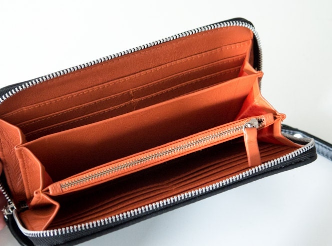 Große Brieftasche Für Die Reise in Schwarz Aus Echtem Leder Perfektes Jubiläumsgeschenk Sie Und Ihn, Reisepasshülle Mit Armband, Unisex von SunriseNomad