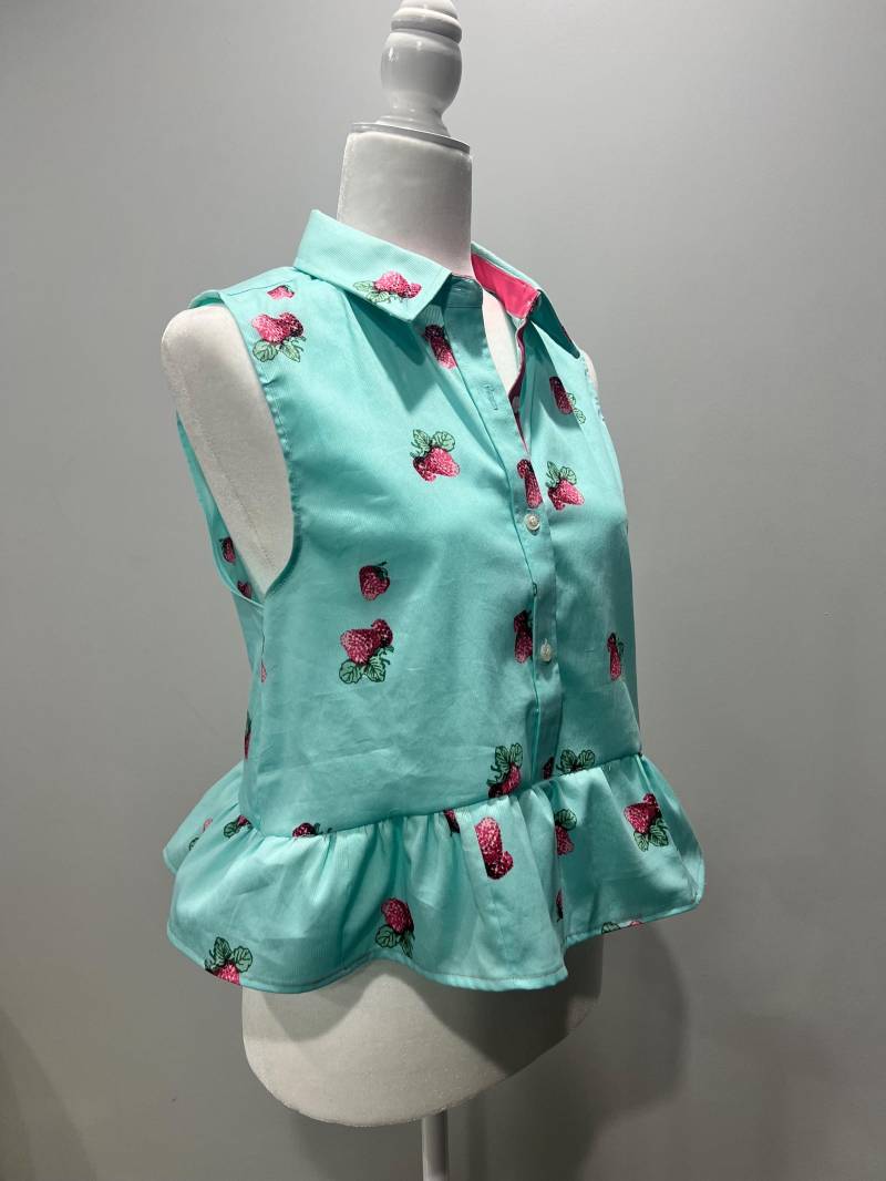 Upcycled Strawberry Button-Up Top Vintage Teal Baumwoll Shirt Upcycled Strawberry Button-Up Top Vintage Teal Baumwoll Shirt von SunriseThreadsCo