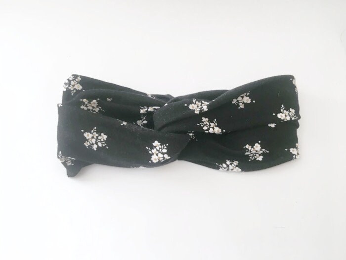 Schwarzes Stirnband Mit Blumenmuster Dehnbares, Sportliches Yoga-Stirnband Schwarzes Stirnband Mit Blumenmuster Dehnbares, Sportliches Yoga-Stirnband von SunriseThreadsCo