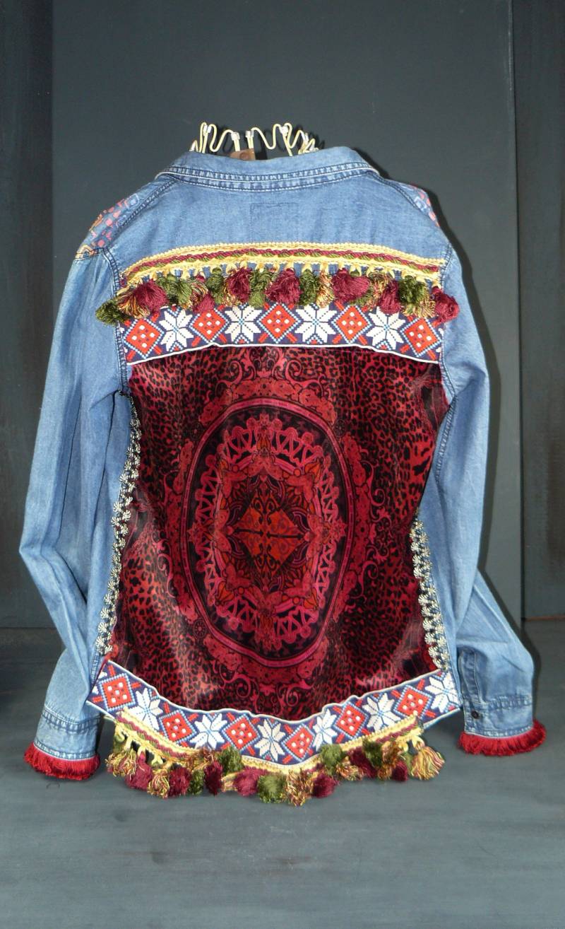 Vintage Jeans Festival Jacke Boho Jeanshemd Gr. S-36 Handarbeit von SunriseVintageDE