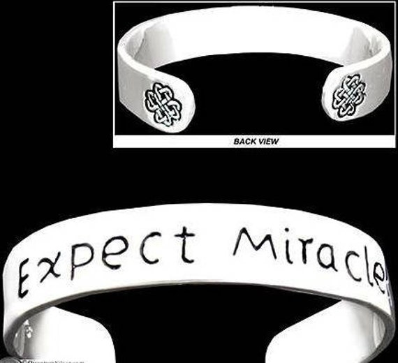 Unisex Survivor & Expect Miracles Manschettenarmbänder von SunscreenSeashells
