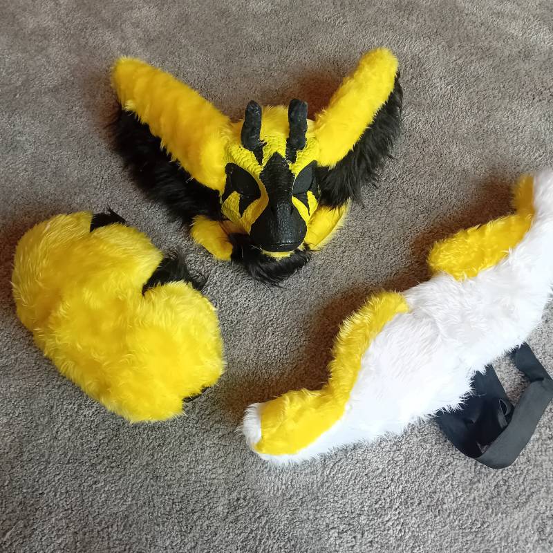 Bee Dinomask Mini Partial Read Description von SunsetCreationzz