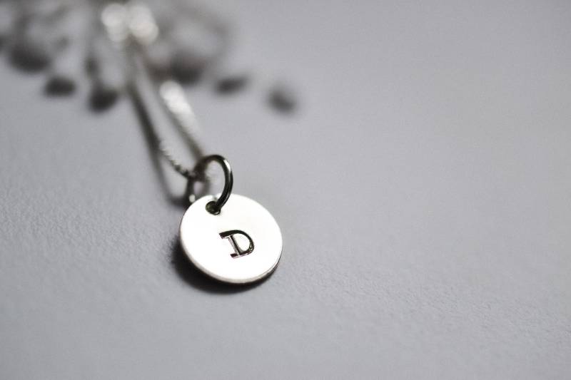 Silber Buchstabe D Monogramm Halskette Gestempelt Anfang Anhänger von SunshineOnWater