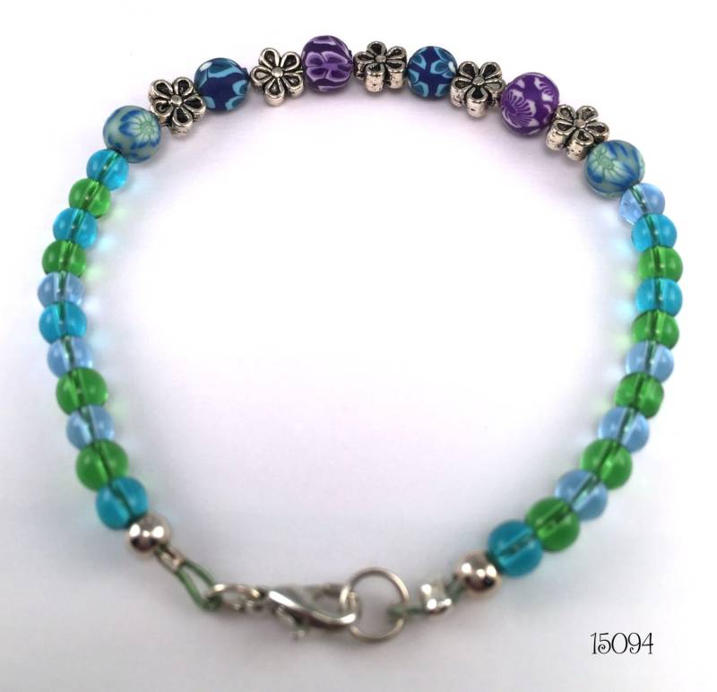 Cool Blues, Greens Und Violetttöne Bilden Dieses Lässig Ziemlich Wulstige Stapeln Armband Mit Fimo Polymer Clay Perlen Glatte Glasperlen von SunshineSmilesStudio