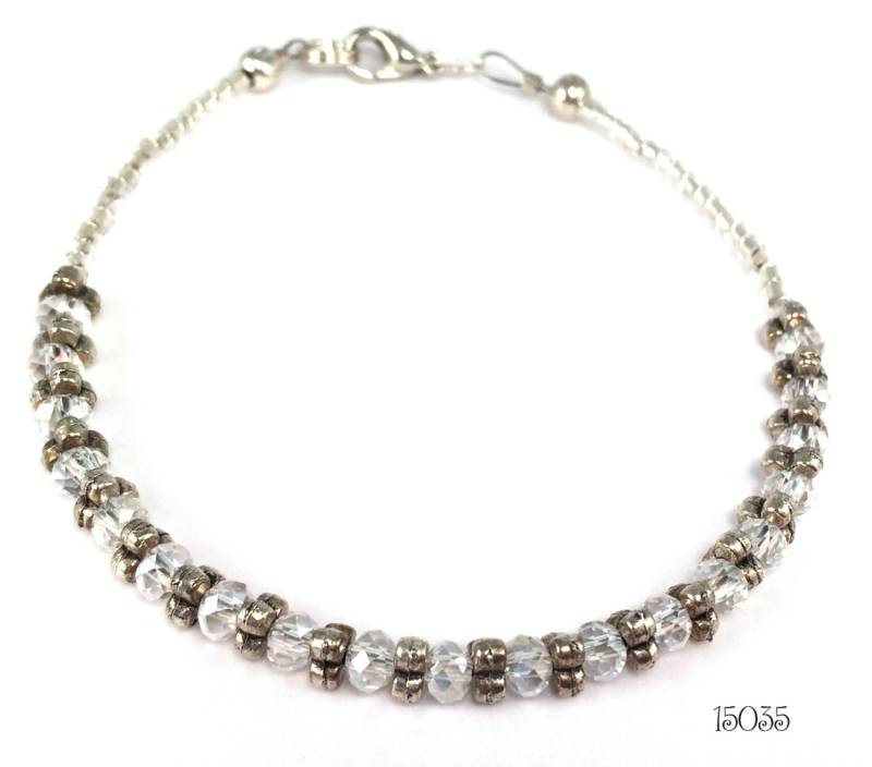 Glatten Perlen Armband Zierlich Funkelnden Klaren Kristallen Und Silberton Abstandshalter-Ideal Für Stapelbar Mit Anderen Metall Oder Armbänder von SunshineSmilesStudio