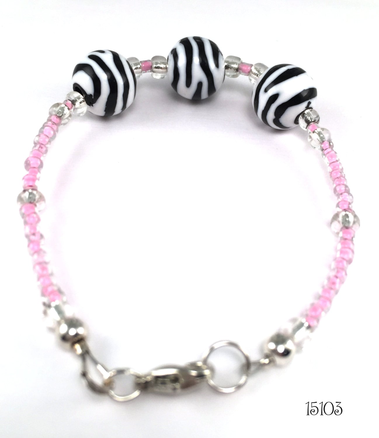 Schwarz/Weiß Zebra Gestreift Mit Rosa Perlen Und Klarglas Samen Armband Stapeln Schwarz/Weiß Zebra Gestreift Mit Rosa Perlen Und Klarglas Samen Armband Stapeln von SunshineSmilesStudio