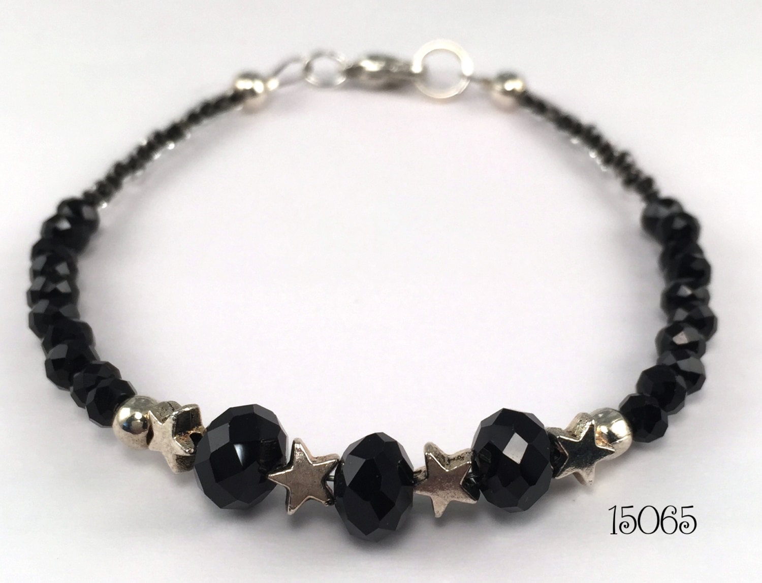 Schwarz Und Silber Perlen Stapeln Armband Funkeln Leuchten Mit Runden, Facettierten Kristalle Herzen Schwarz Und Silber Perlen Stapeln Armband Funkeln Leuchten Mit Runden, Facettierten Kristalle Herzen von SunshineSmilesStudio
