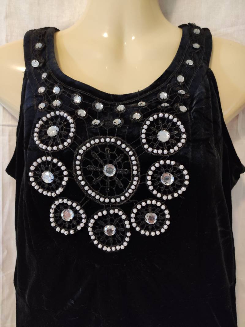 Vintage Collection Dresbarn Abendkleid Samtkleid Schwarz Mit Pailetten/Perlen 90Er von SunsideVintage