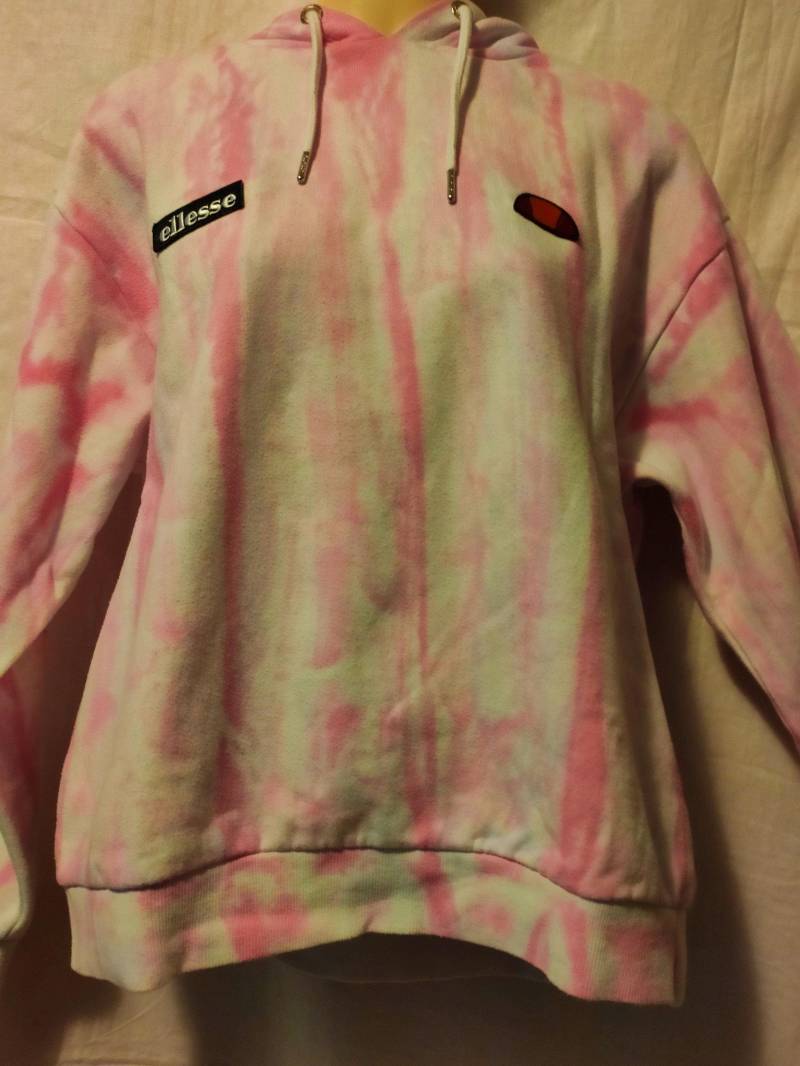 Vintage Ellesse Hoodie Kaputzenpullover Rosa Größe 38 Vintage Ellesse Hoodie Kaputzenpullover Rosa Größe 38 von SunsideVintage