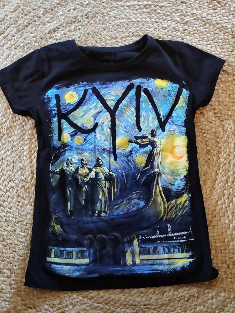 Vintage T-Shirt Van Gogh Sternennacht Schriftzug Kyiv Gr. M Urbanist von SunsideVintage