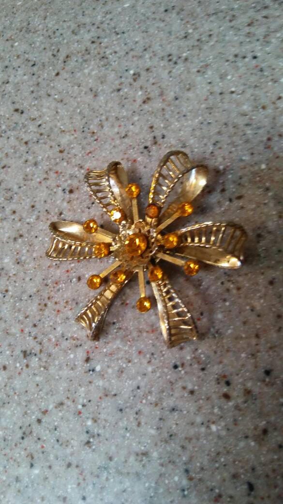 Schleife Pin von SuperRetroChic