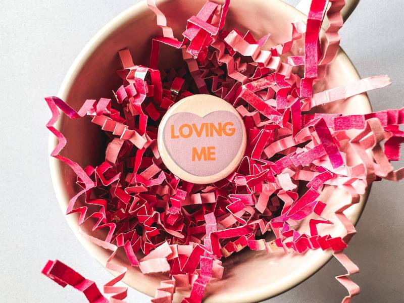 Loving Me Button | Ghost Spruch Anstecknadel Anstecker Valentinstag von SuperbloomCo