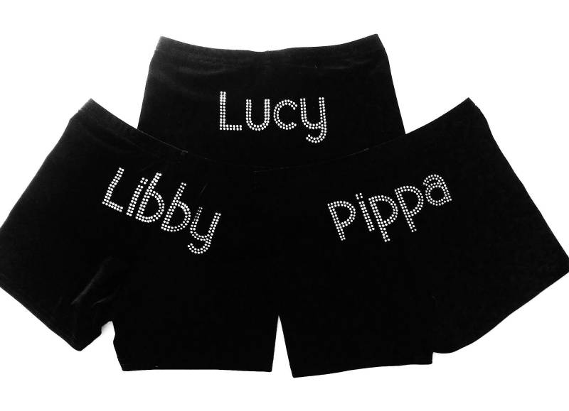 Personalisierte Gymnastik/Tanz Shorts. Schwarz Samt Spandex Stoff. Hergestellt in Großbritannien von SupercuteByElsie