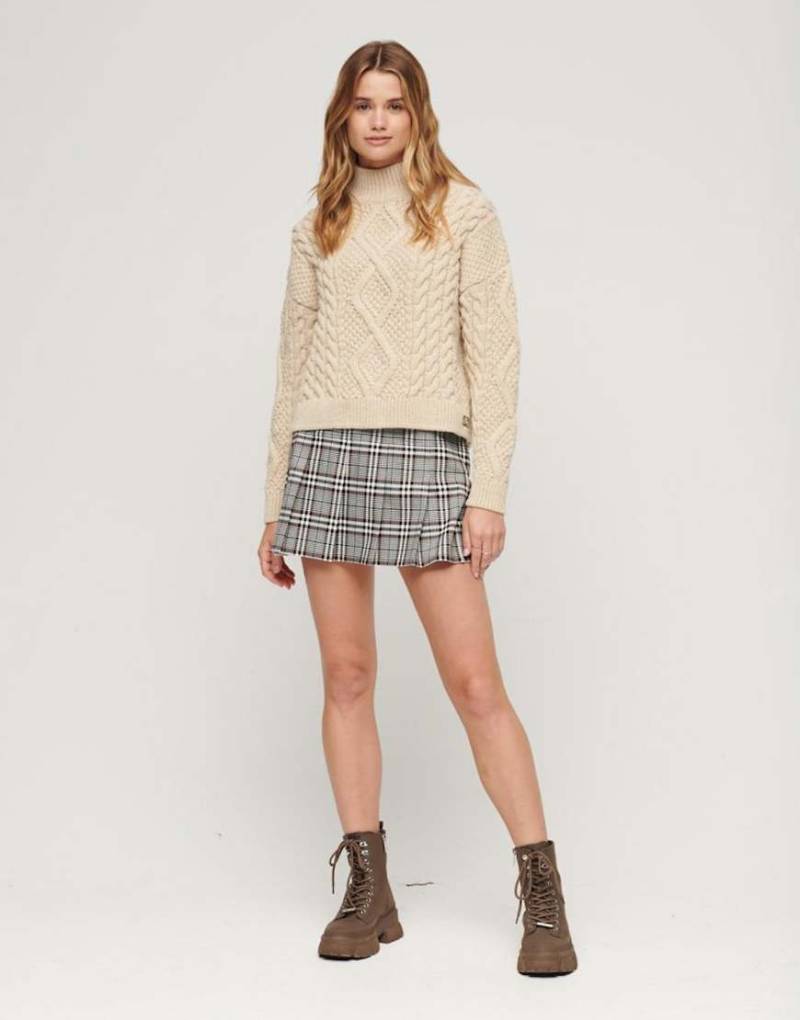 Superdry - Aran - Polo-Strickpullover in Ecru mit Zopfmuster-Weiß von Superdry