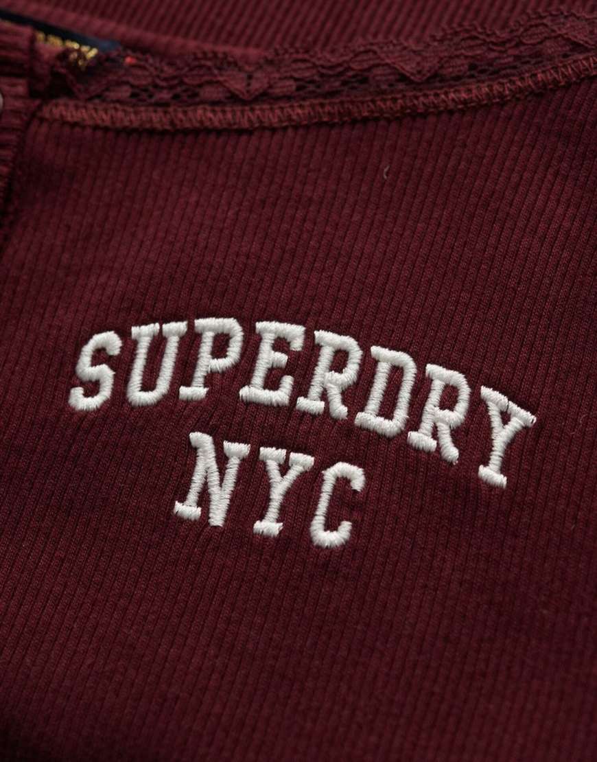 Superdry - Athletic Essentials - Camisole-Top in Portweinrot mit Stickerei und Knopfleiste Superdry - Athletic Essentials - Camisole-Top in Portweinrot mit Stickerei und Knopfleiste von Superdry