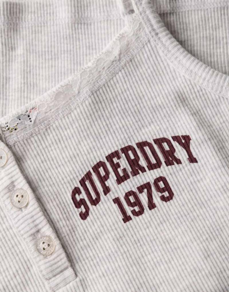 Superdry - Athletic Essentials - Camisole in meliertem Eisgrau mit Print und Knopfleiste von Superdry