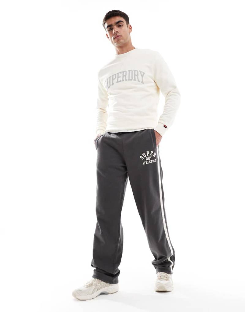 Superdry - Athletic Essentials - Gerade geschnittene Jogginghose in Anthrazit-Grau von Superdry