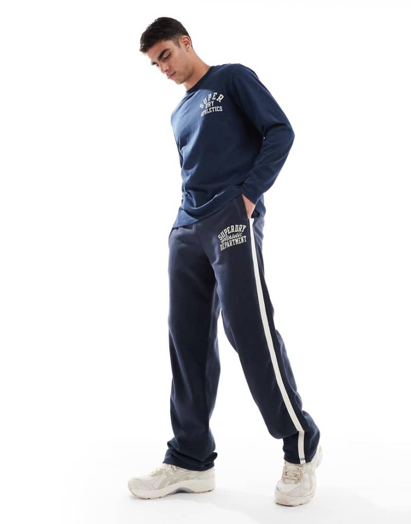 Superdry - Athletic Essentials - Gerade geschnittene Jogginghose in Bradley-Marineblau von Superdry