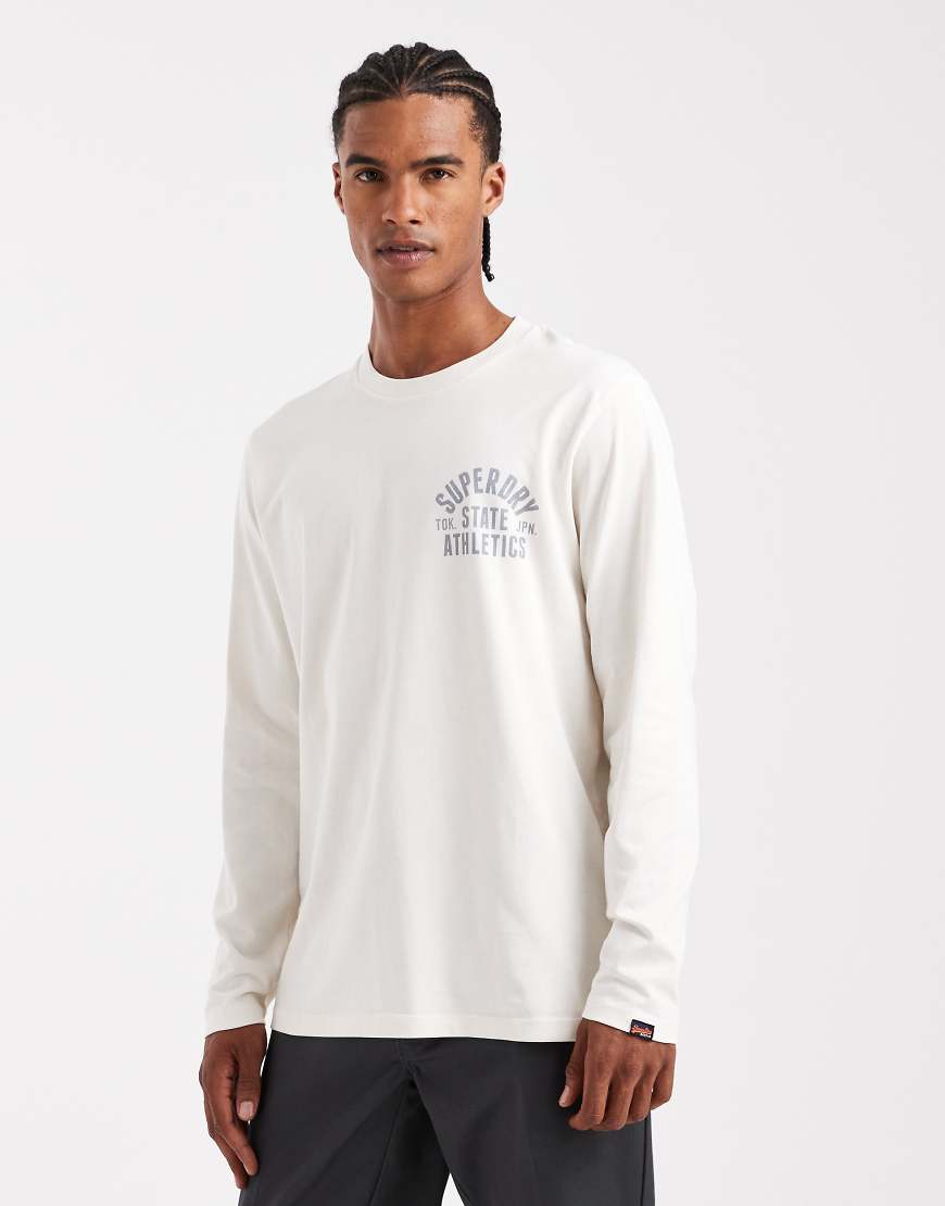 Superdry - Athletic Essentials - Langärmliges Oberteil in der Farbe Desert Bone Off White-Weiß von Superdry