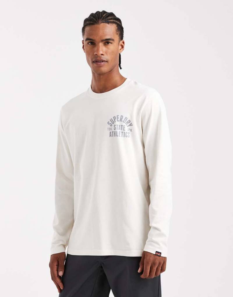 Superdry - Athletic Essentials - Langärmliges Oberteil in der Farbe Desert Bone Off White-Weiß von Superdry