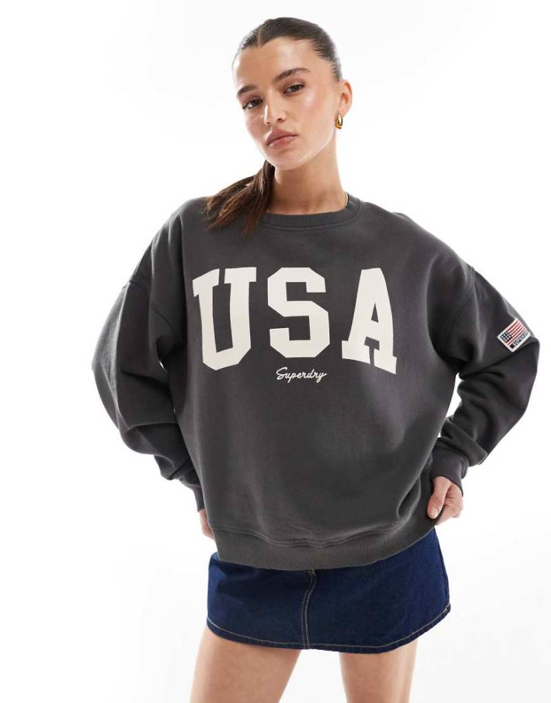 Superdry - Athletic Essentials - Legeres Rundhals-Sweatshirt in Anthrazit-Grau von Superdry
