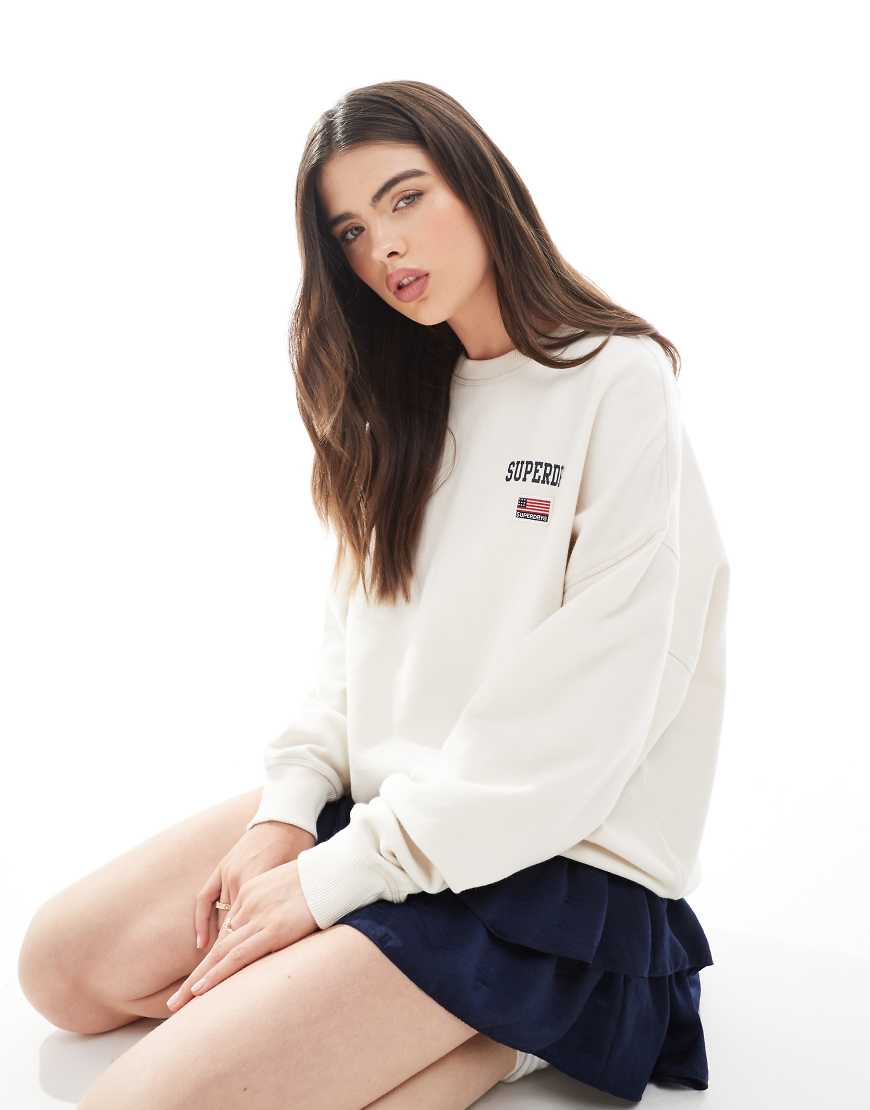 Superdry - Athletic Essentials - Sweatshirt mit Rundhalsausschnitt in Wollweiß und lockerer Passform Superdry - Athletic Essentials - Sweatshirt mit Rundhalsausschnitt in Wollweiß und lockerer Passform von Superdry