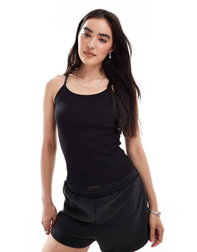 Superdry - Athletic Essentials - Trägertop in Schwarz mit U-Ausschnitt Superdry - Athletic Essentials - Trägertop in Schwarz mit U-Ausschnitt von Superdry