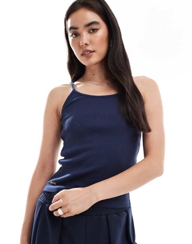 Superdry - Athletic Essentials - Trägertop in kräftigstem Marineblau mit U-Ausschnitt von Superdry
