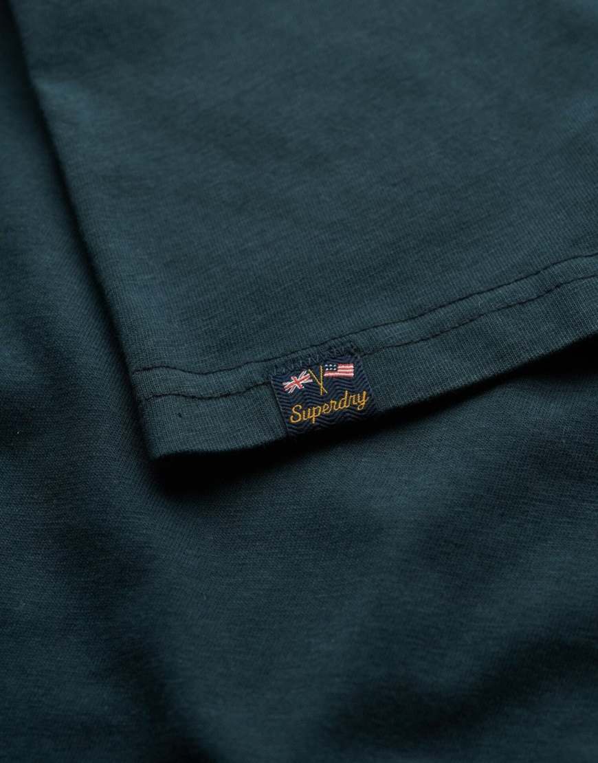 Superdry - Athletic - Figurbetontes T-Shirt in Eclipse-Marineblau mit Print von Superdry