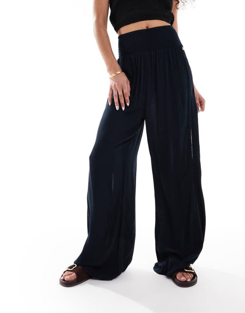 Superdry Beach - Hose in Eclipse-Marineblau von Superdry