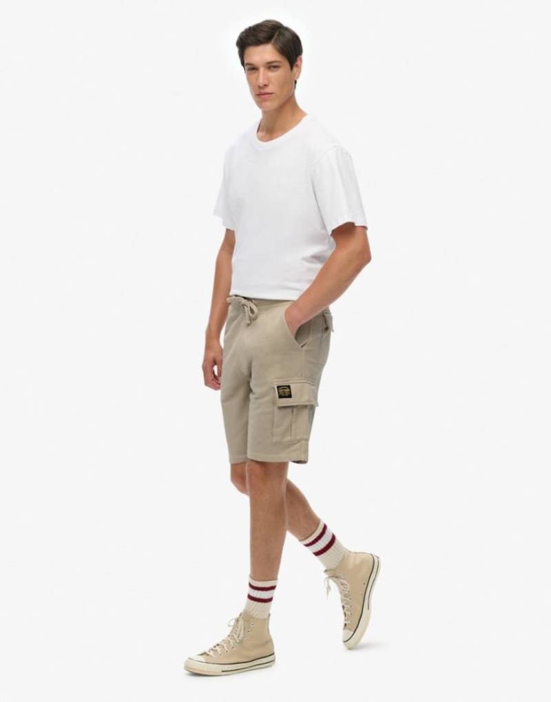 Superdry - Cargo-Shorts in verwaschenem Silberbeige mit Kontrastnaht-Neutral von Superdry