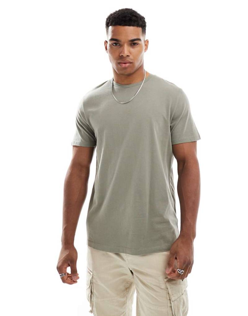 Superdry - Classic - Basic-T-Shirt in hellem Khakigrün Superdry - Classic - Basic-T-Shirt in hellem Khakigrün von Superdry