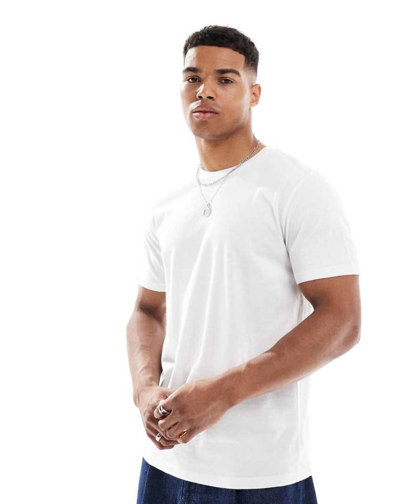 Superdry - Classic - Basic-T-Shirt in optischem Weiß Superdry - Classic - Basic-T-Shirt in optischem Weiß von Superdry