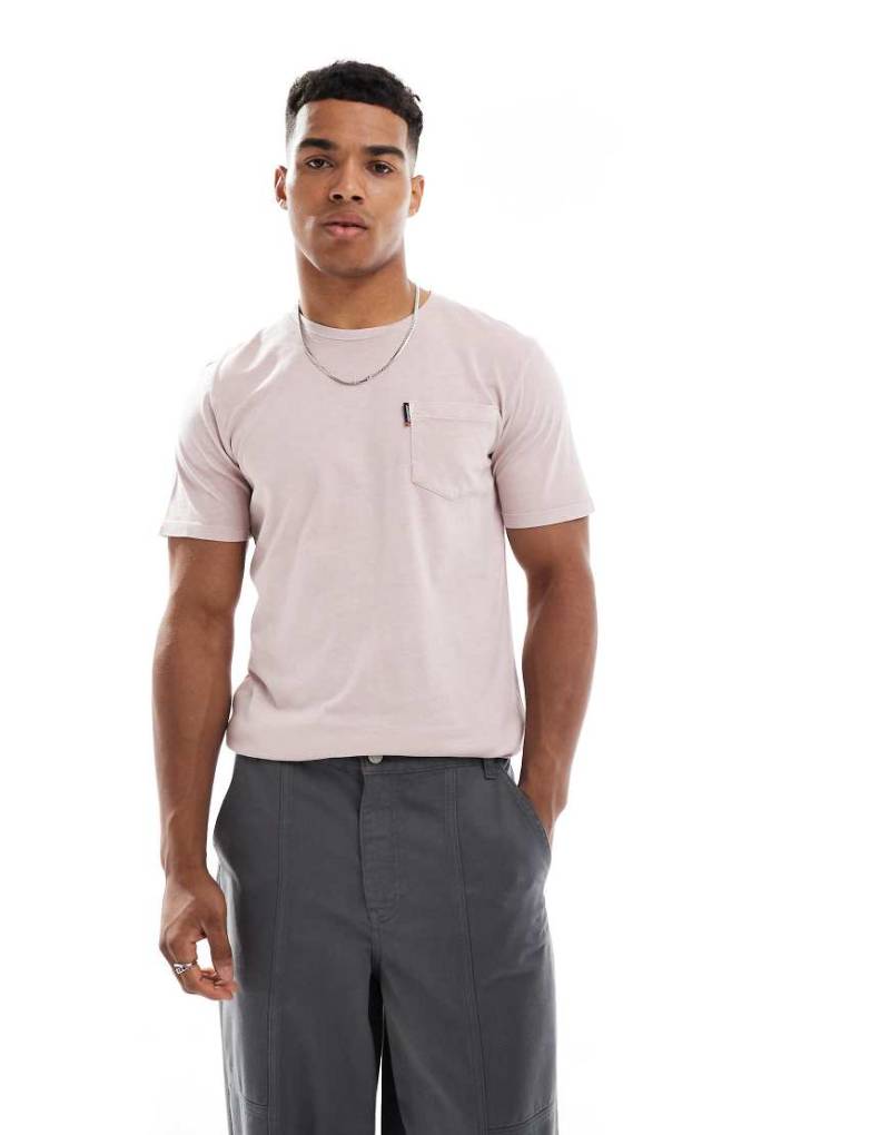Superdry - Classic - Basic-T-Shirt in verwaschenem Altrosa mit Brusttasche von Superdry