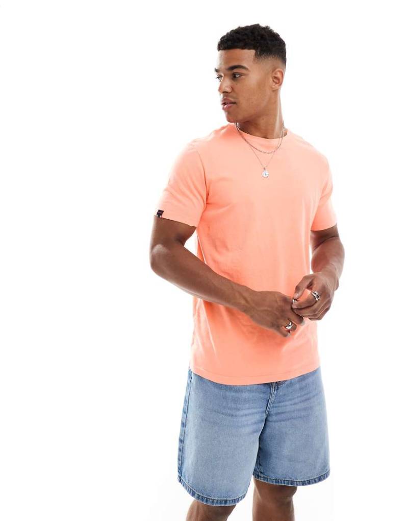 Superdry - Classic - Basic-T-Shirt in verwaschenem Dry Fluro Orange Superdry - Classic - Basic-T-Shirt in verwaschenem Dry Fluro Orange von Superdry