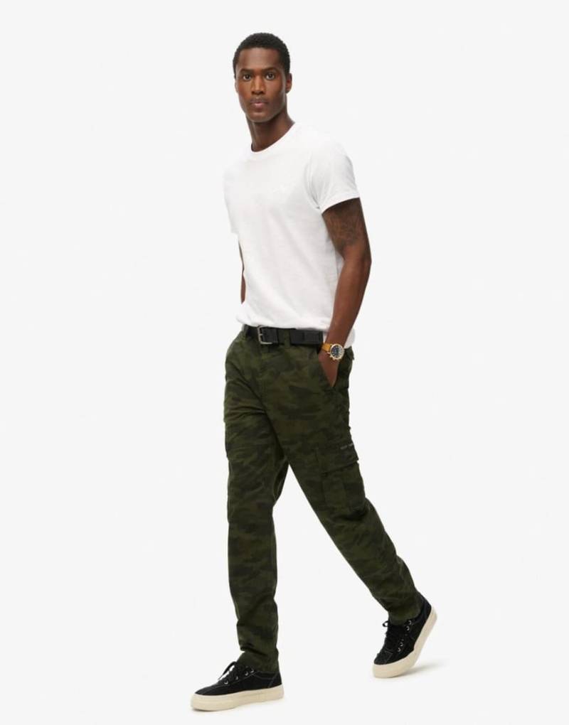 Superdry - Core - Cargohose aus Baumwolle mit überfärbtem Military-Muster-Grün von Superdry