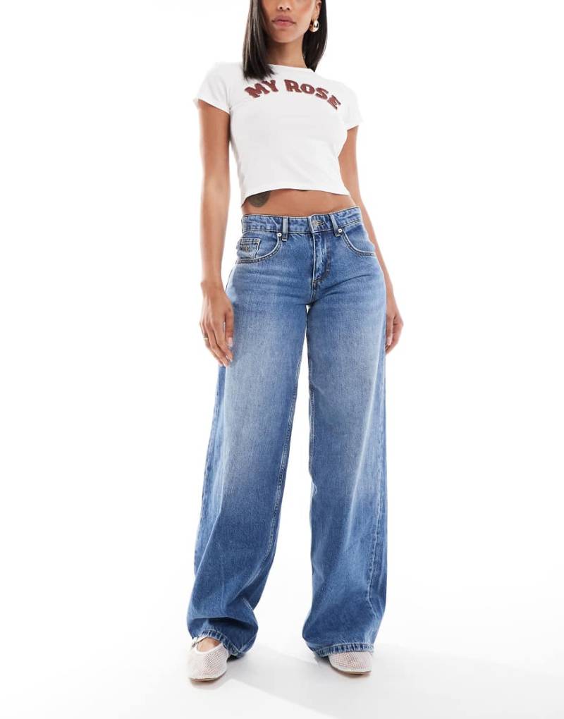 Superdry - Cult - Weite Jeans in mittelblauer Vintage-Waschung mit mittelhohem Bund von Superdry