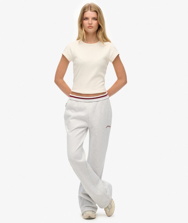 Superdry Damen Athletic Essentials Jogginghosen mit Niedriger Leibhöhe und Ausgestellten Beinen White - Größe: 36 von Superdry