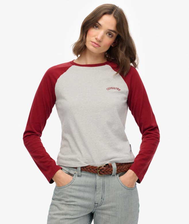 Superdry Damen Essential Baseballoberteil mit Langen Ärmeln und Logo Red - Größe: 40 Superdry Damen Essential Baseballoberteil mit Langen Ärmeln und Logo Red - Größe: 40 von Superdry